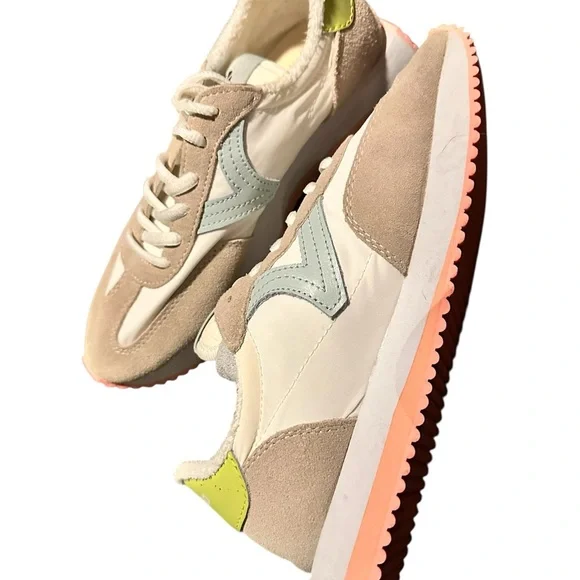 Trendy Women's Sneakers in Cream and Gray - Picture 1 of 5